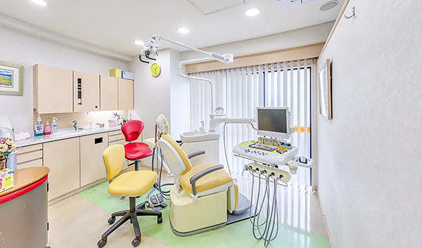 タケダ歯科盛岡インプラントクリニック 診療室内を含む写真