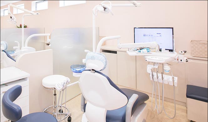 医療法人小向井歯科クリニック 診療室内を含む写真