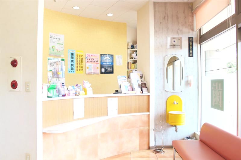 ウェルシティ横須賀歯科診療所 受付を含む写真