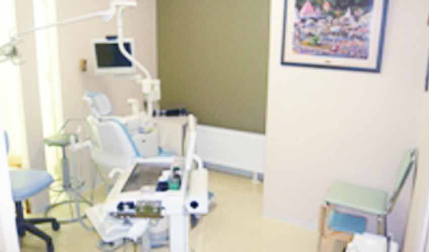 ラポール歯科医院 診療室内を含む写真
