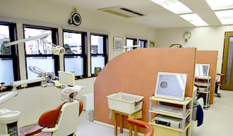 医療法人社団井手歯科医院 診療室内を含む写真