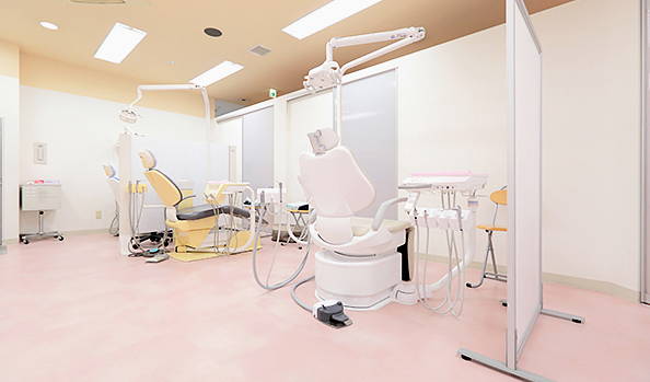 リモーネ矯正歯科クリニック 診療室内を含む写真