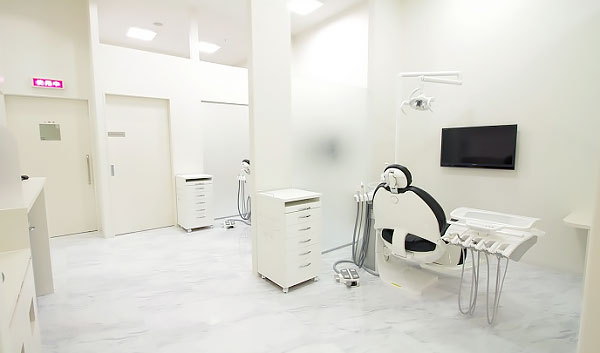 医療法人東札幌三輪デンタルクリニック 診療室内を含む写真